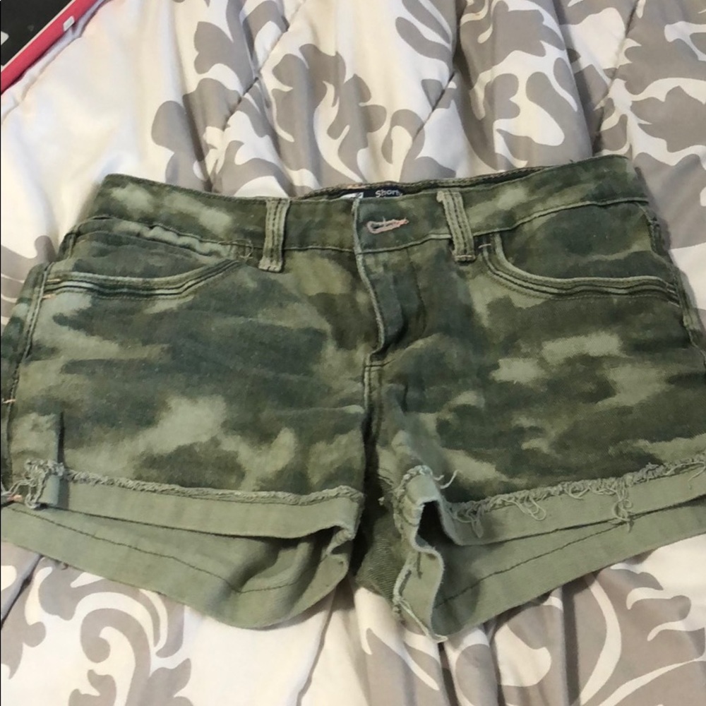 Camo levi shorts